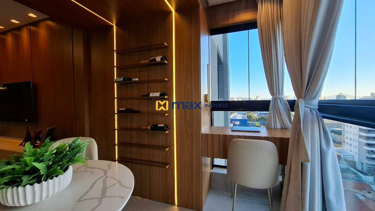Apartamento à venda no Centro: Sacada com churrasqueira