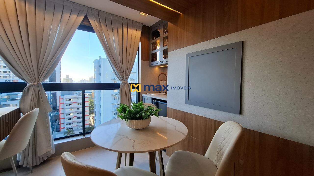 Apartamento à venda no Centro: Sacada com churrasqueira