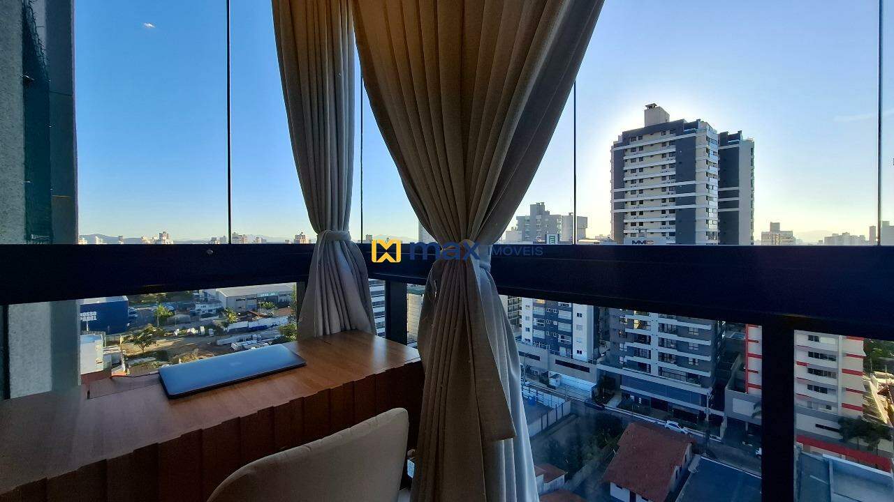 Apartamento à venda no Centro: Sacada com churrasqueira