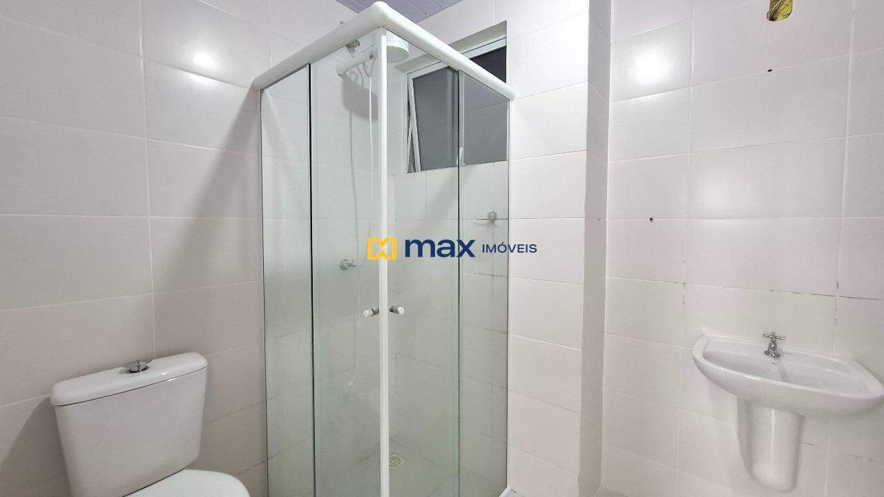 Apartamento à venda no Itaipava: Banheiro social