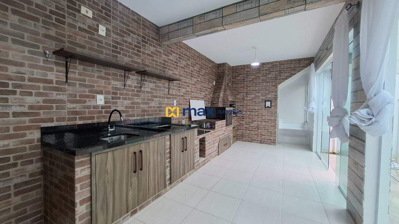 Casa à venda no Ressacada: Espaço gourmet - edícula