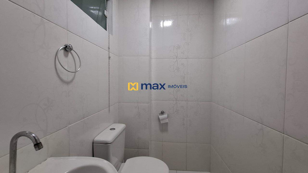 Casa à venda no Ressacada: Lavabo - Edícula