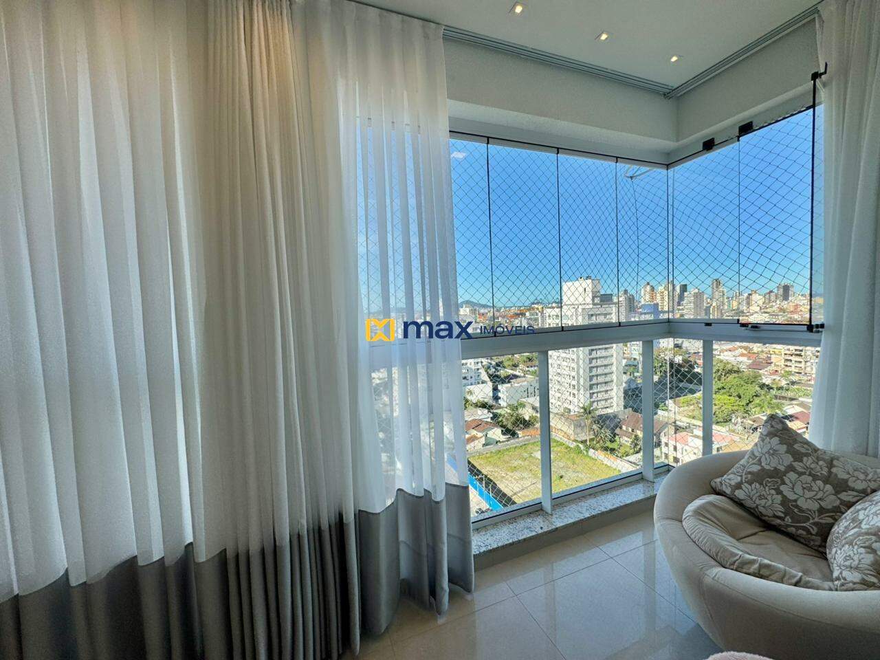 Apartamento à venda no Vila Operária: Sacada com churrasqueira