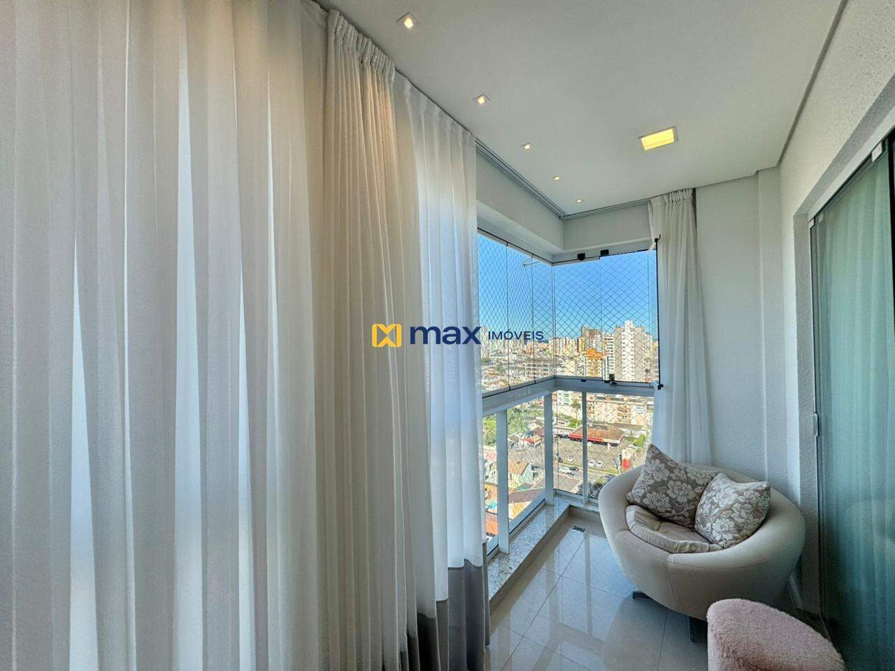 Apartamento à venda no Vila Operária: Sacada com churrasqueira