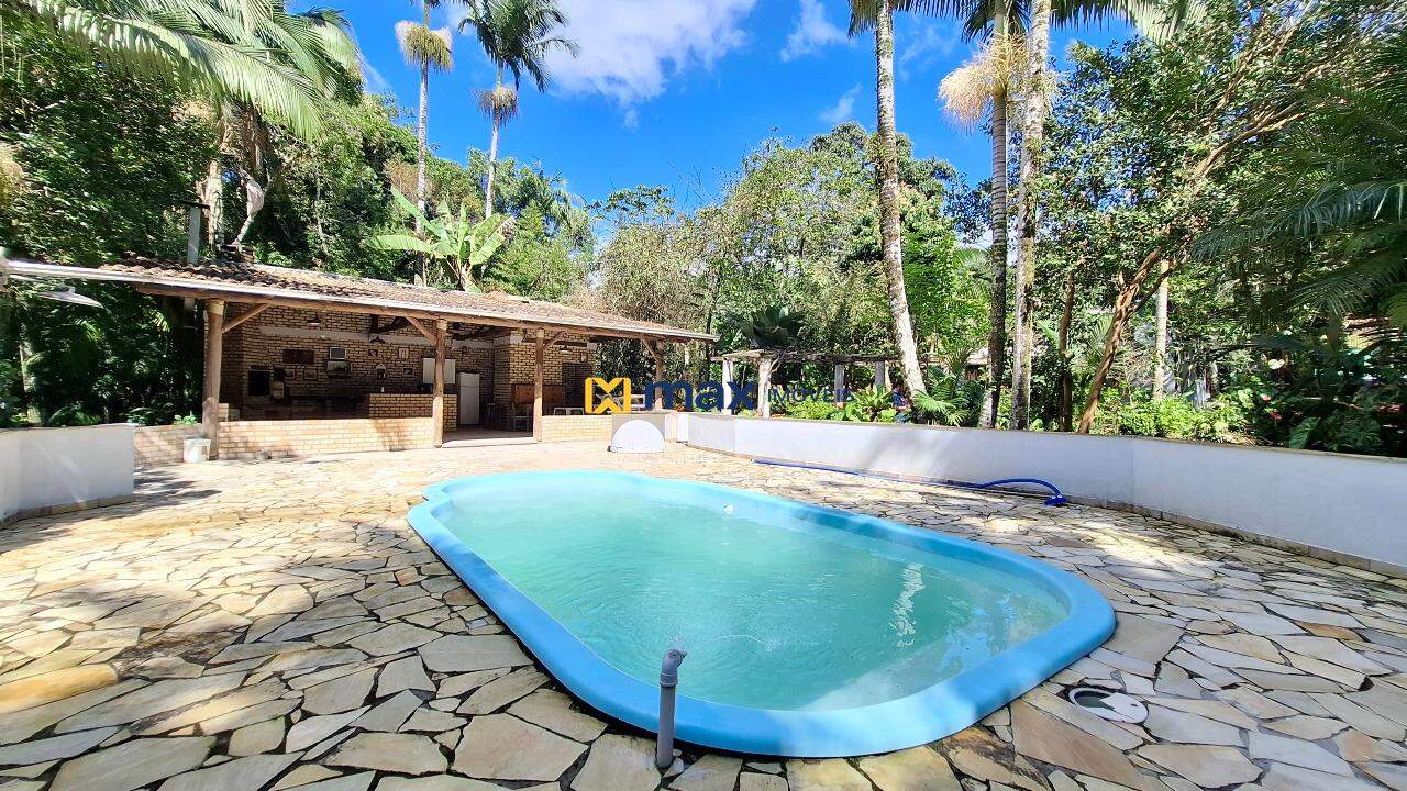Terreno à venda no Itaipava: Piscina