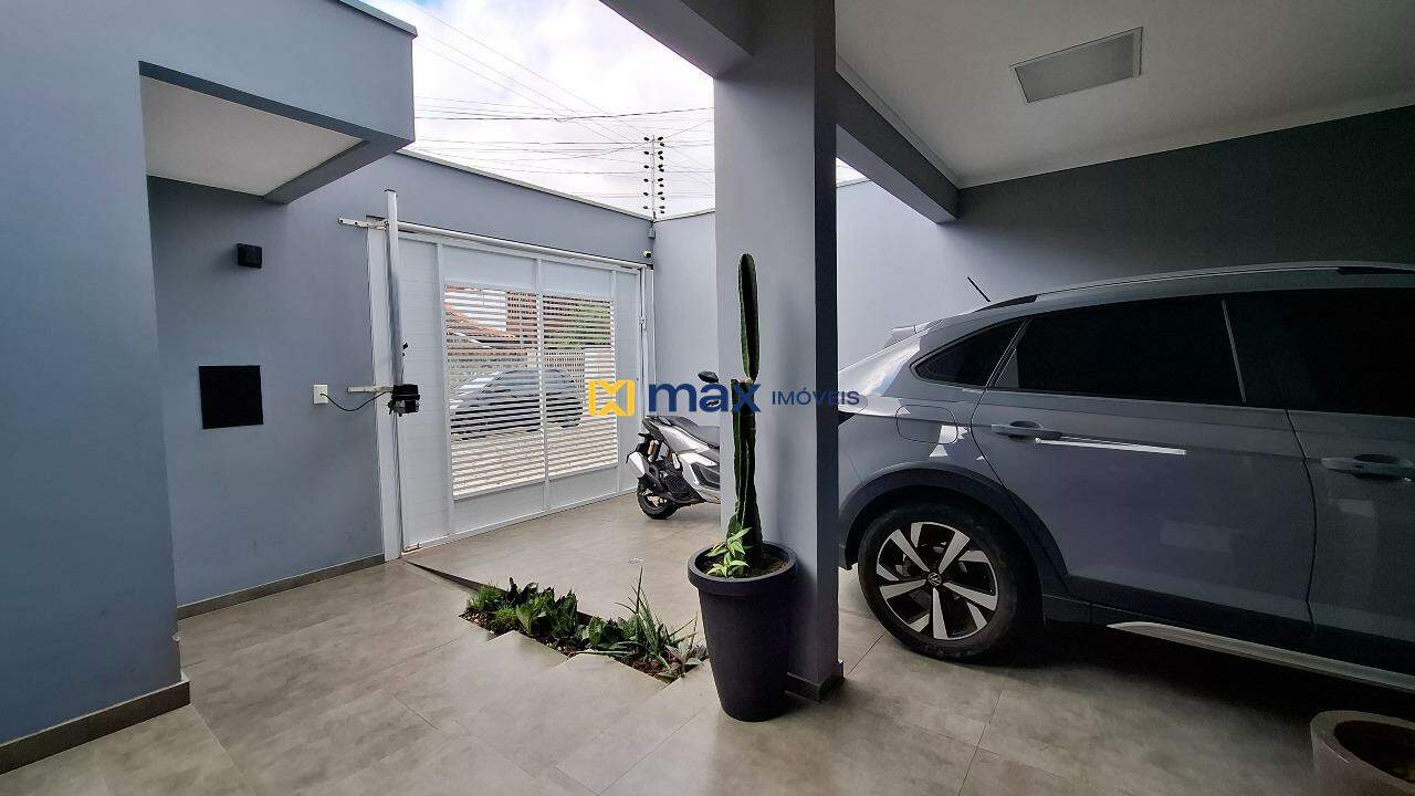 Casa à venda no Cordeiros: Garagem