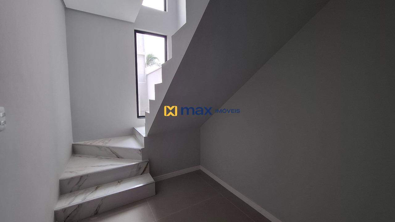 Casa à venda no São João: Escada