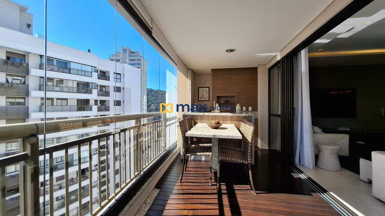 Apartamento à venda no Fazenda: Sacada com churrasqueira
