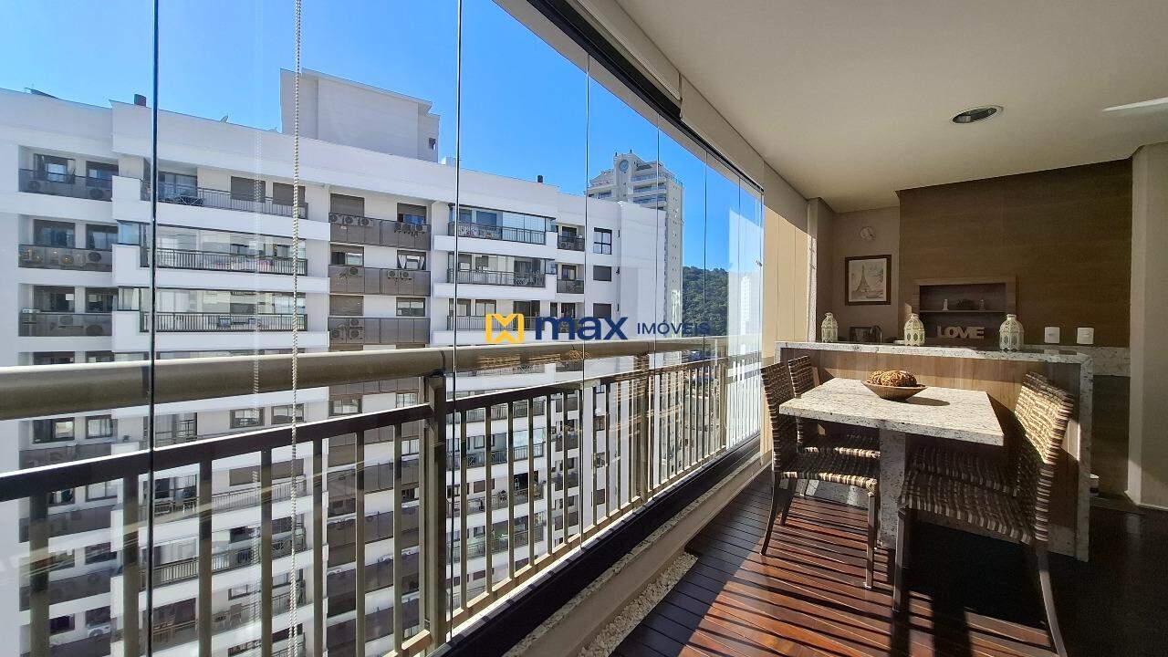 Apartamento à venda no Fazenda: Sacada com churrasqueira