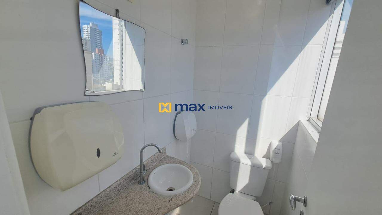 Sala para aluguel no Centro: Banheiro Social