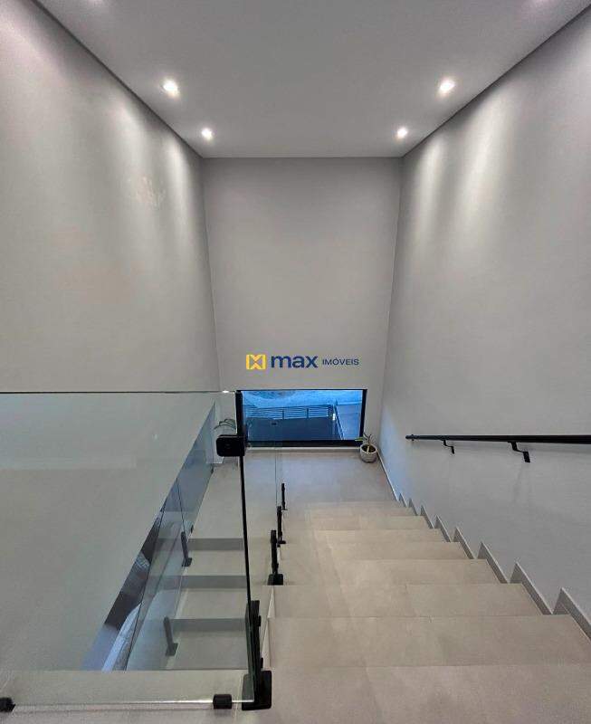 Apartamento à venda no Centro: Escadas de Acesso ao Terraço