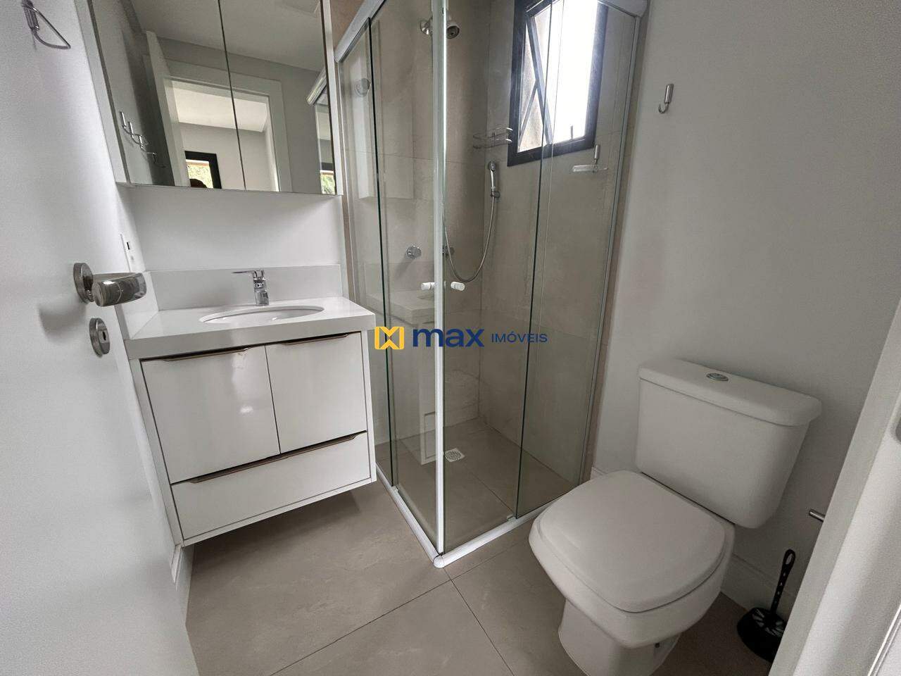Apartamento para aluguel no Praia Brava de Itajaí: Banheiro suíte