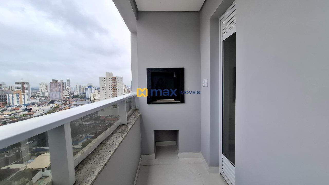 Apartamento à venda no Centro: Sacada com churrasqueira