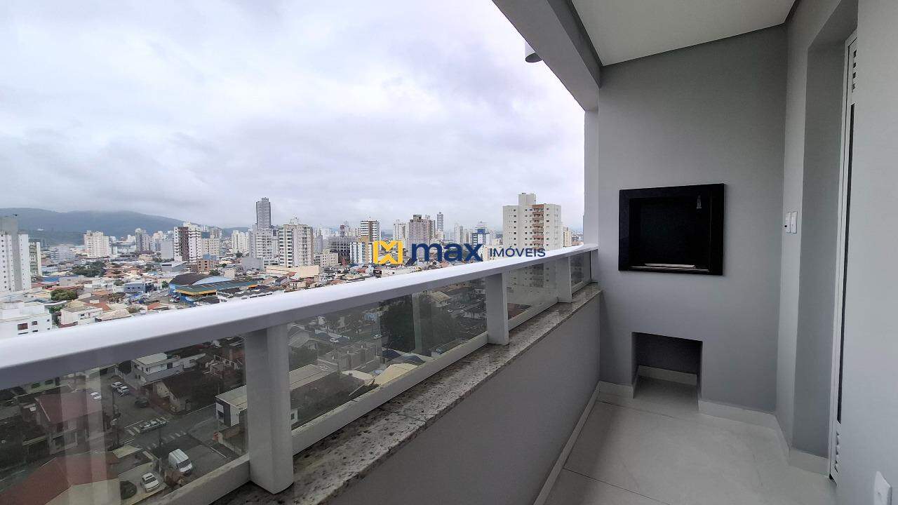 Apartamento à venda no Centro: Sacada com churrasqueira