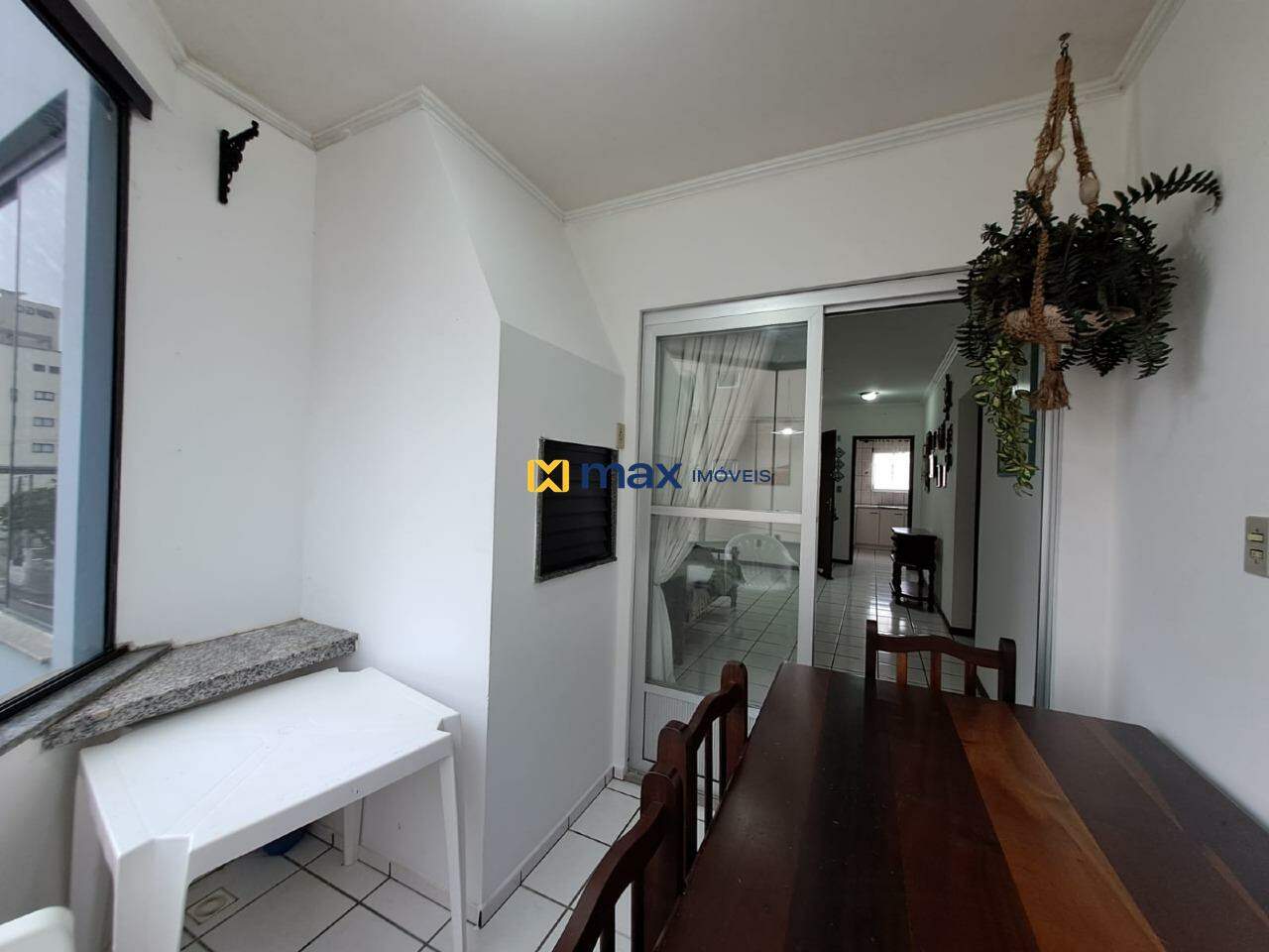 Apartamento para aluguel no Gravatá: Sacada com churrasqueira