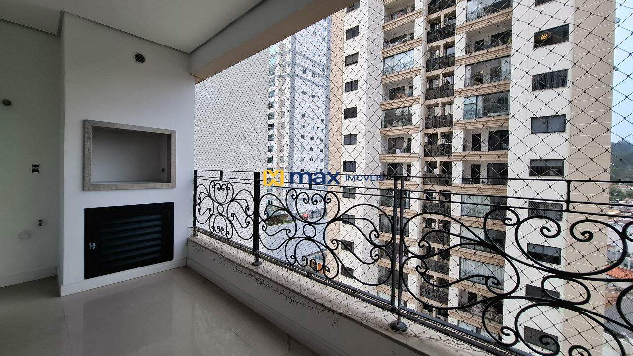 Apartamento para aluguel no Fazenda: Sacada com churrasqueira