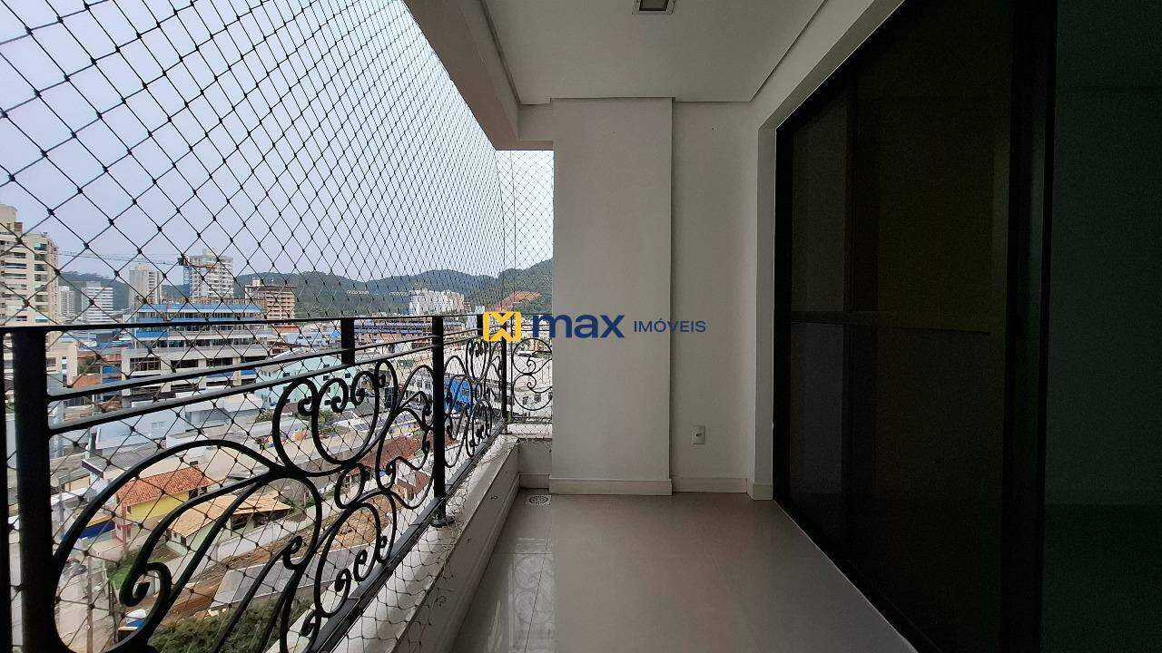 Apartamento para aluguel no Fazenda: Sacada com churrasqueira