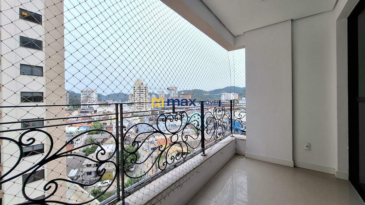 Apartamento para aluguel no Fazenda: Sacada com churrasqueira