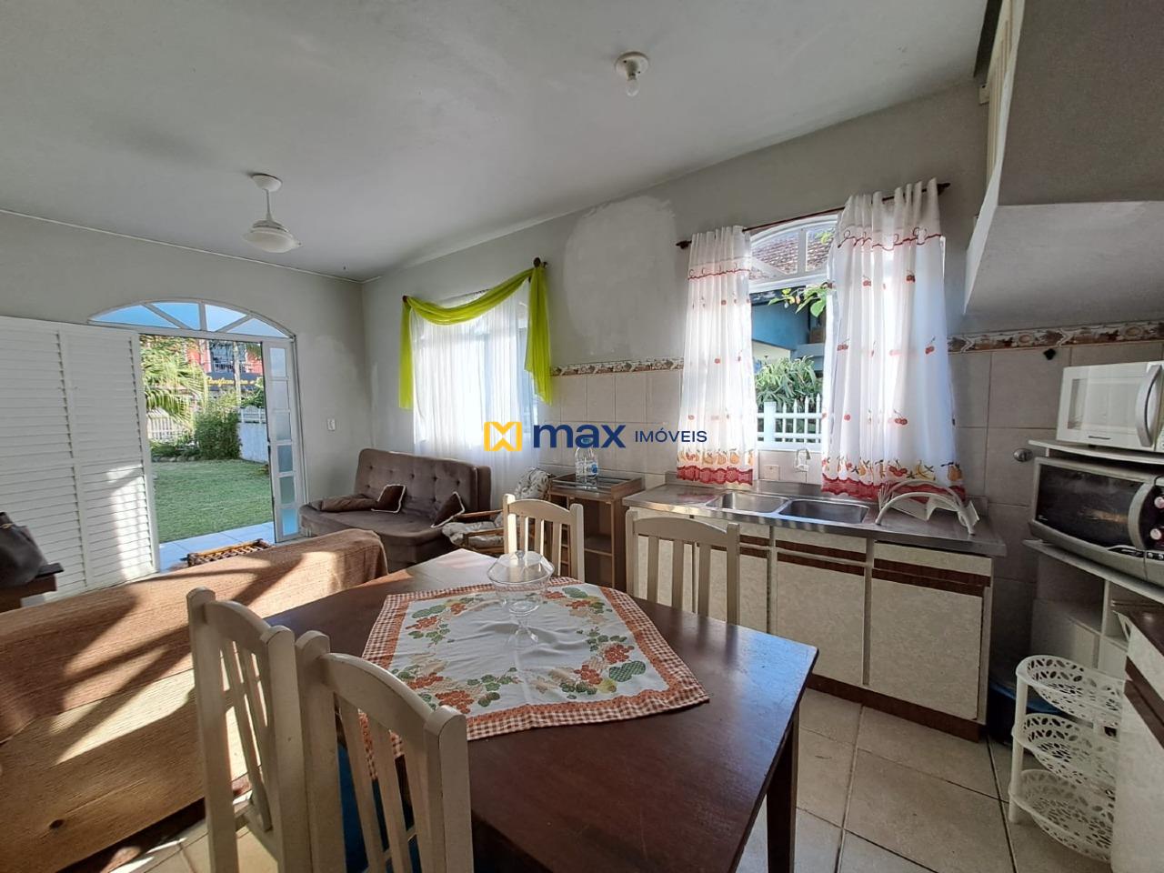 Casa à venda no Meia Praia: Cozinha