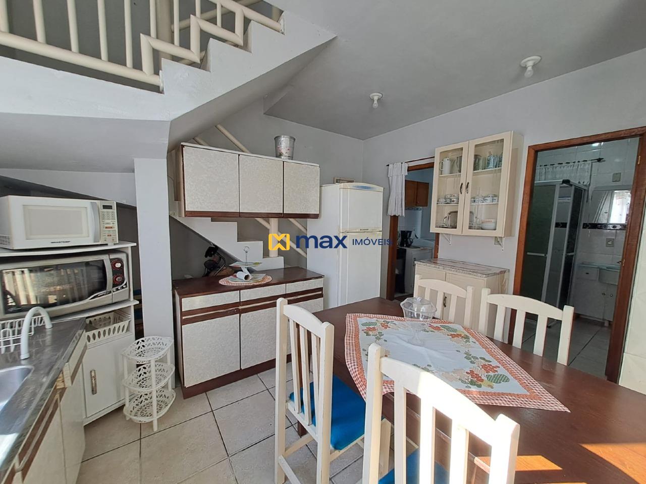 Casa à venda no Meia Praia: Cozinha