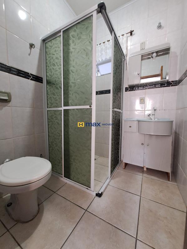 Casa à venda no Meia Praia: Banheiro social pav. superior