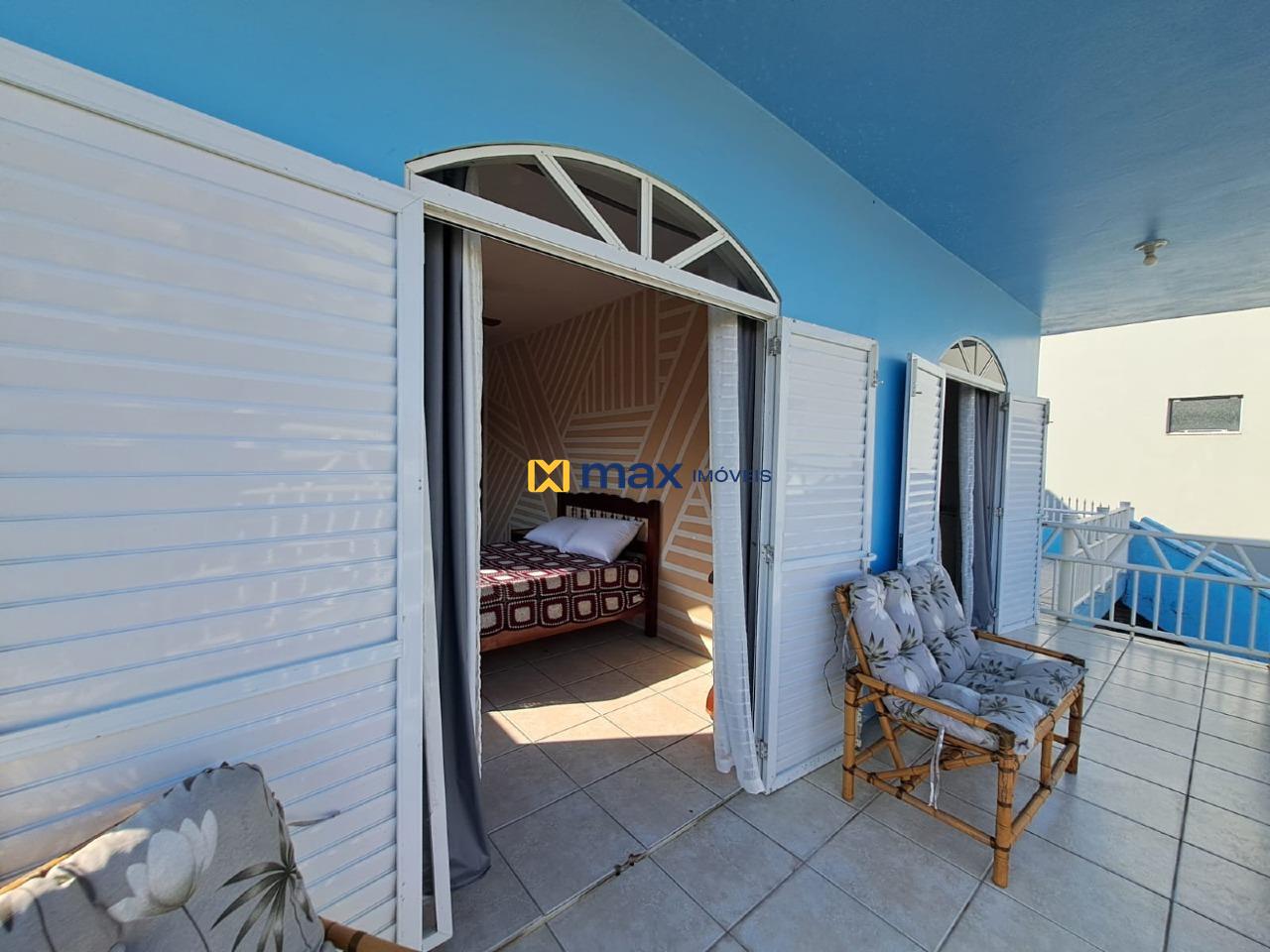 Casa à venda no Meia Praia: Sacada