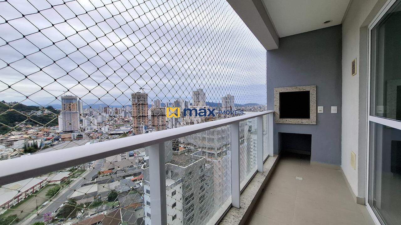 Apartamento à venda no Fazenda: Sacada com churrasqueira