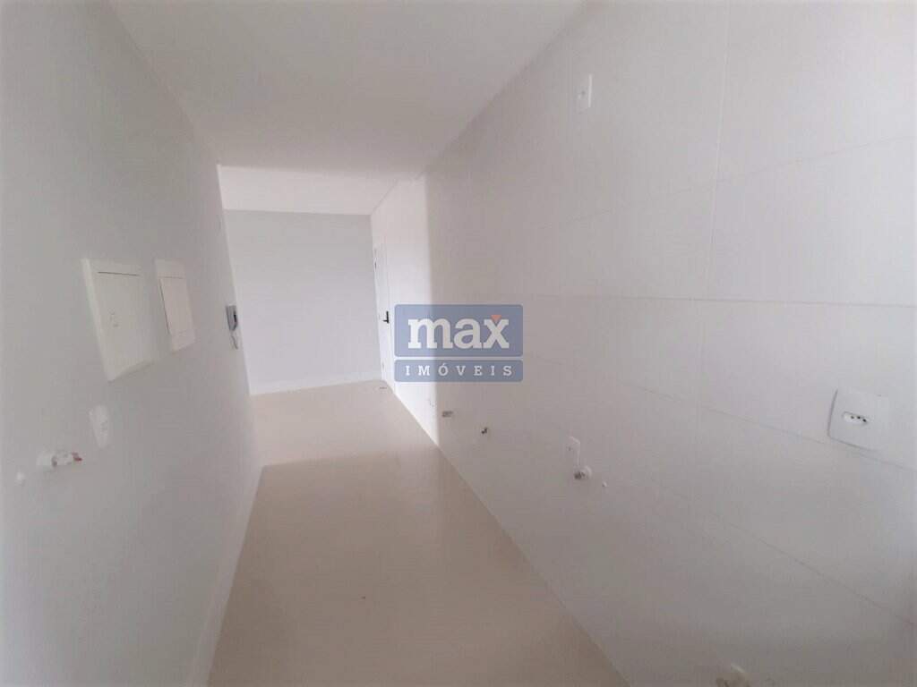 Apartamento à venda no Centro: Cozinha é área de serviço
