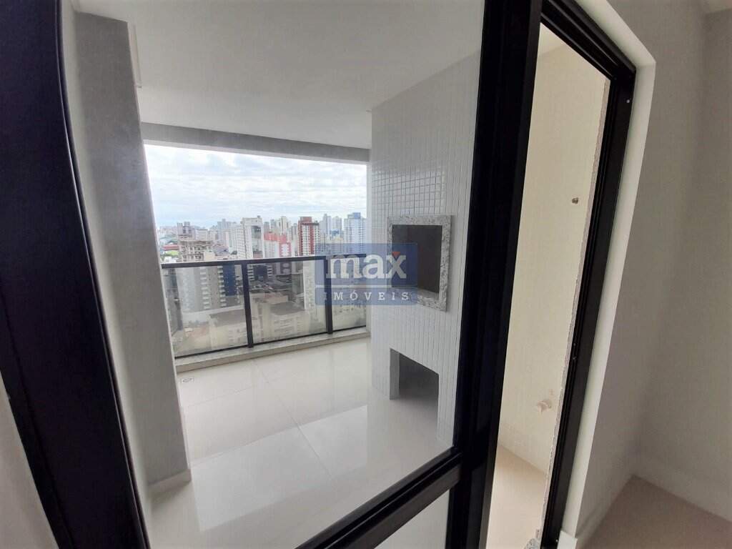 Apartamento à venda no Centro: Sacada com churrasqueira