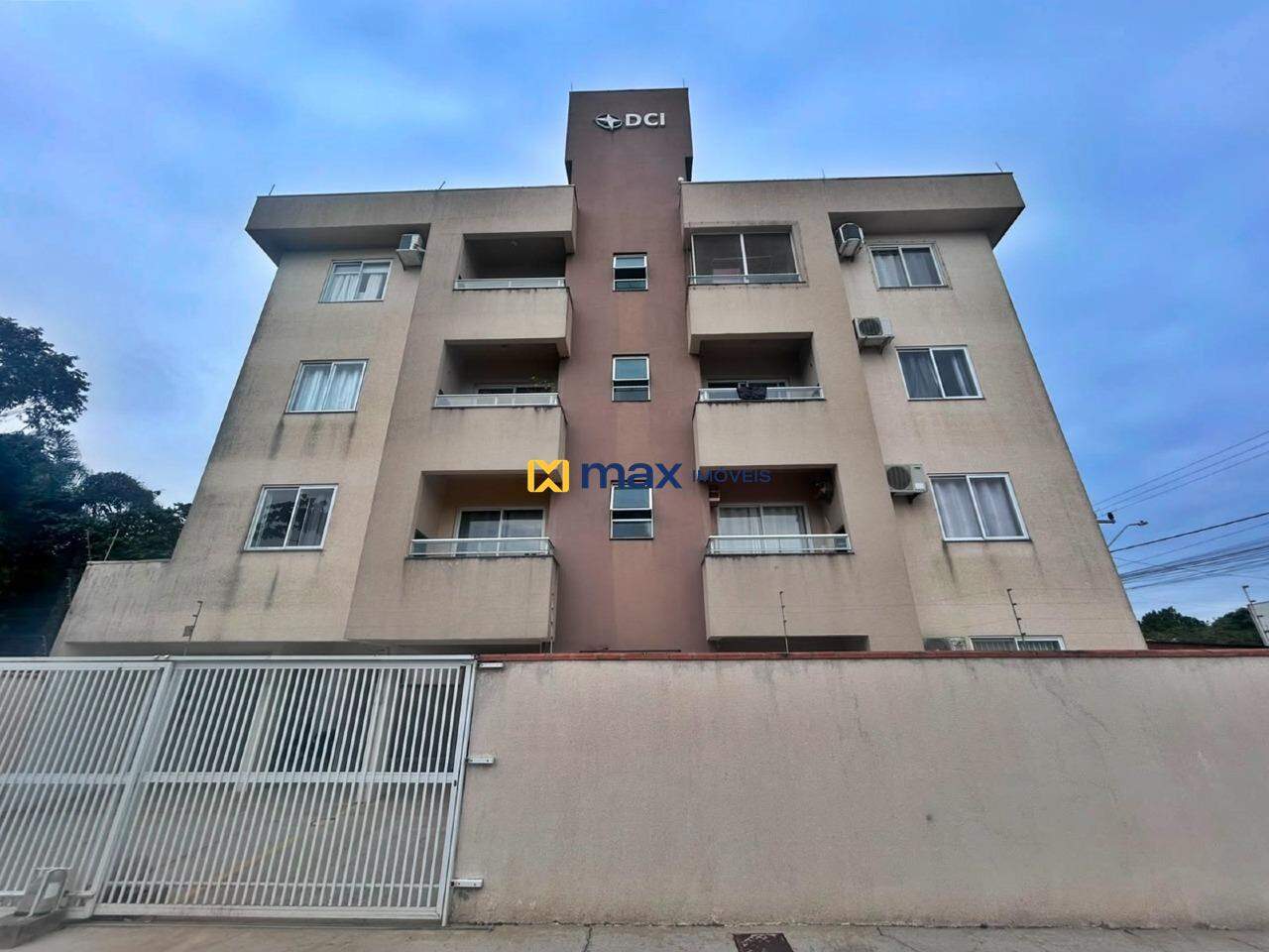 Apartamento à venda no Meia Praia: 