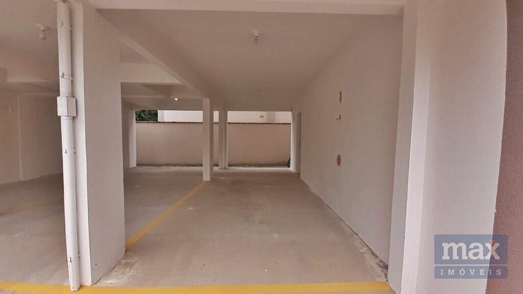 Apartamento à venda no Meia Praia: Garagem