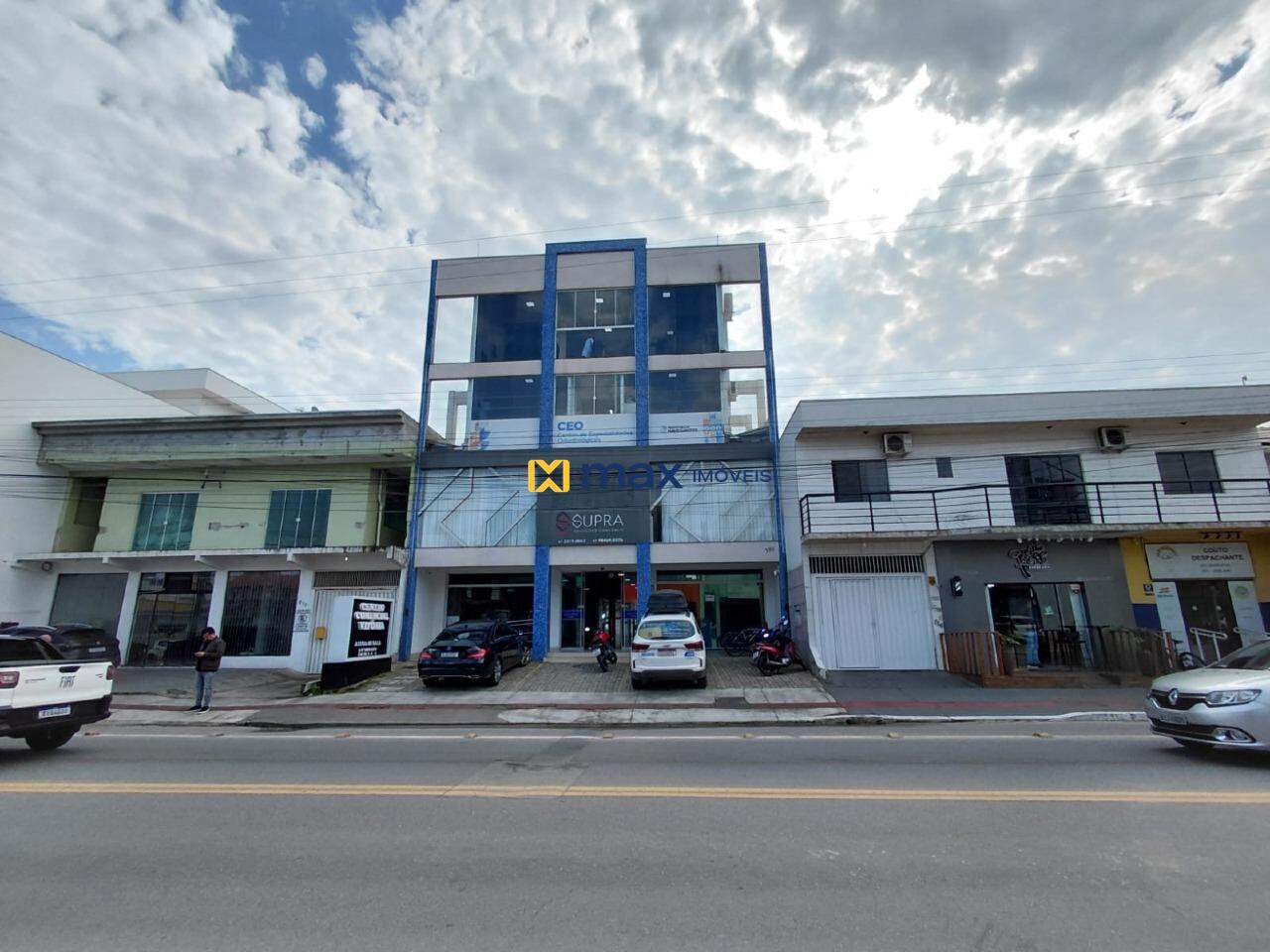 Sala para aluguel no Centro: 