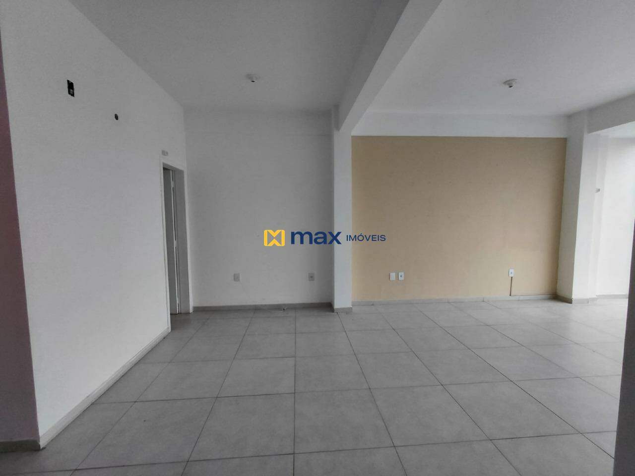 Sala para aluguel no Centro: 