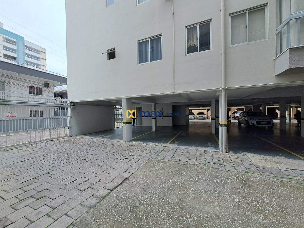 Apartamento para aluguel no Gravatá: Entrada da garagem
