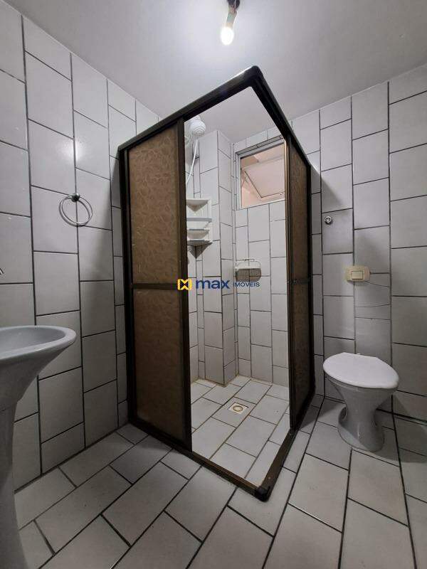 Apartamento para aluguel no Gravatá: Banheiro social