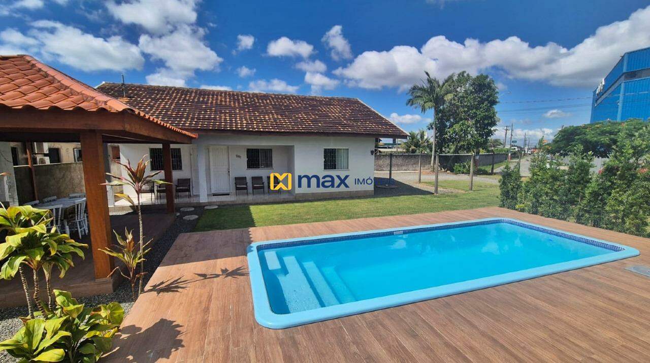 Casa à venda no Meia Praia: 