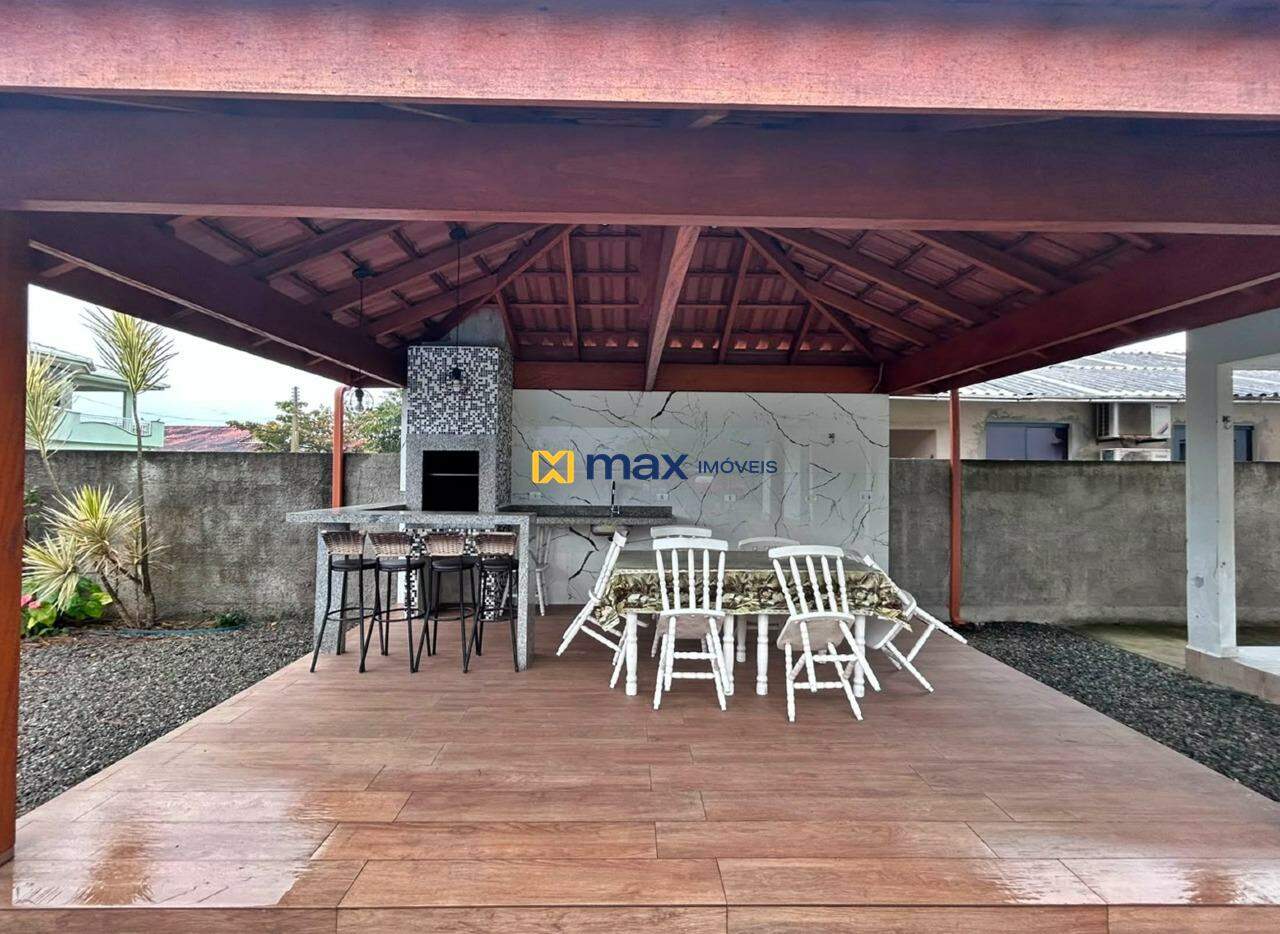 Casa à venda no Meia Praia: 