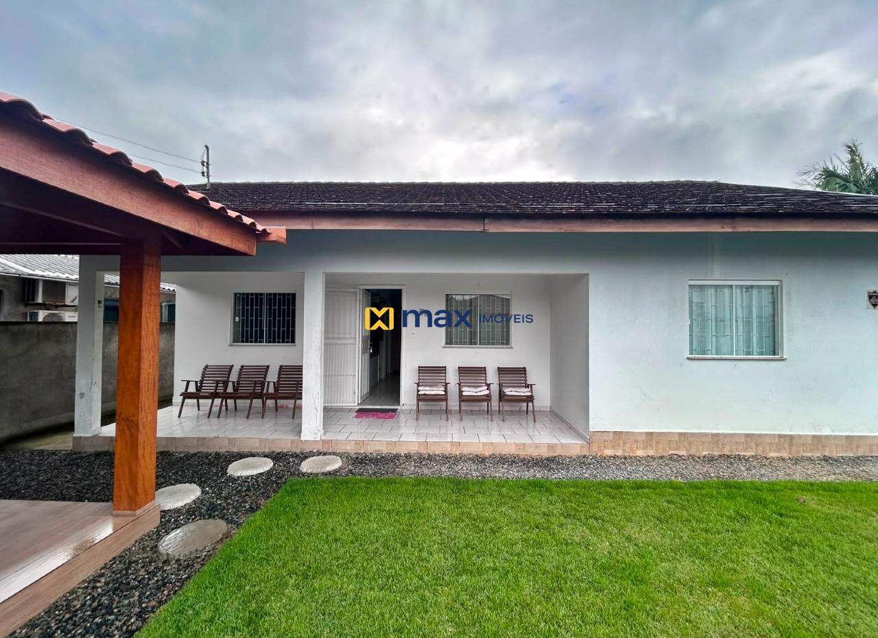 Casa à venda no Meia Praia: 