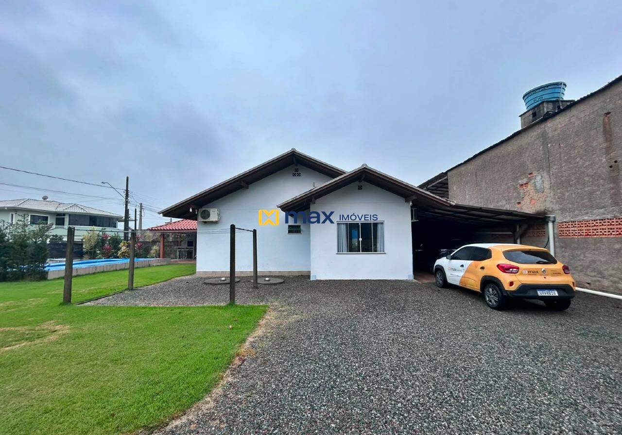 Casa à venda no Meia Praia: 