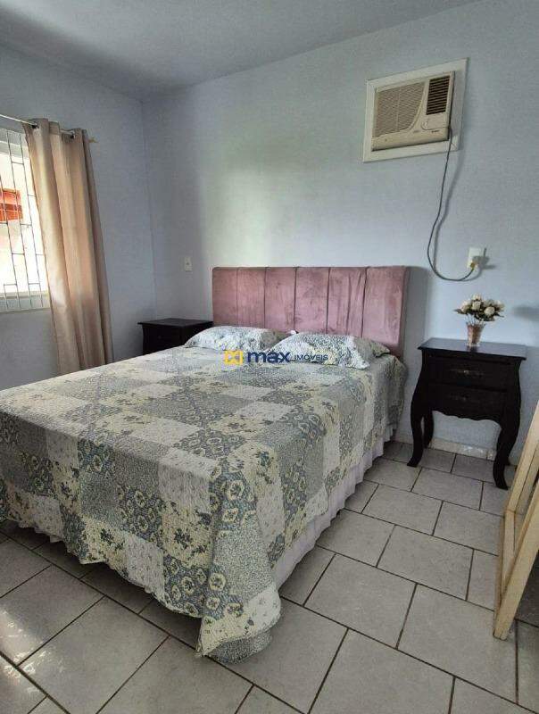 Casa à venda no Meia Praia: 