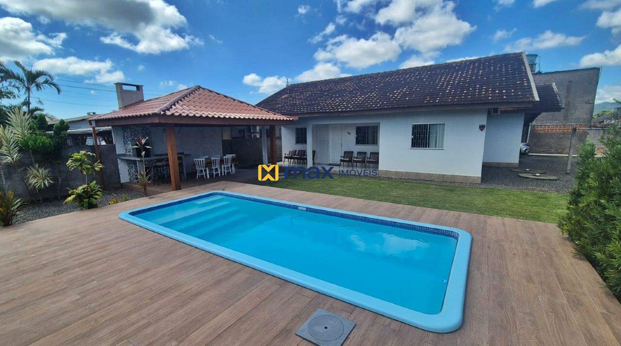 Casa à venda no Meia Praia: 