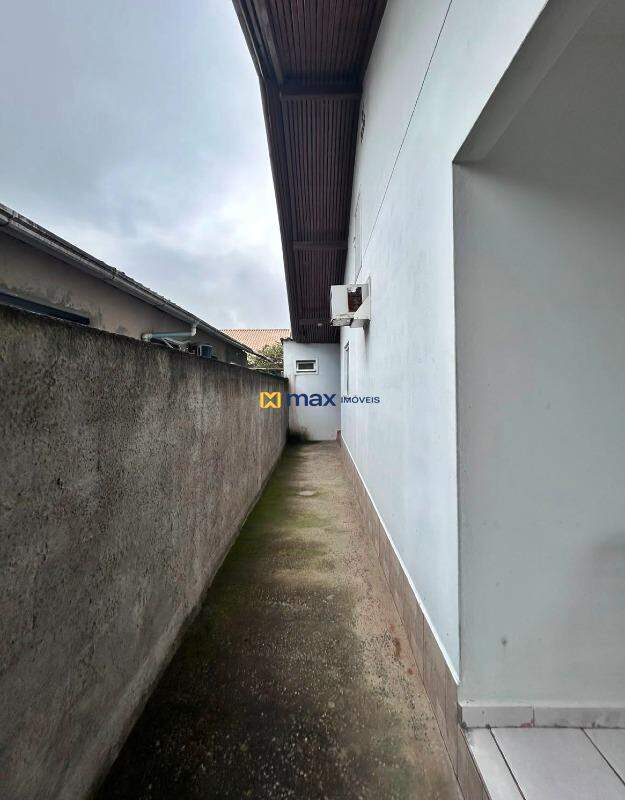 Casa à venda no Meia Praia: 