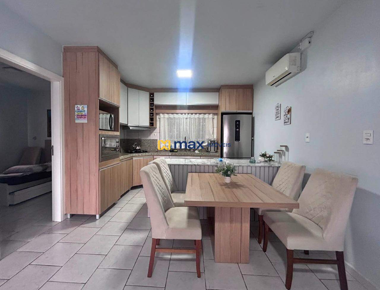 Casa à venda no Meia Praia: 