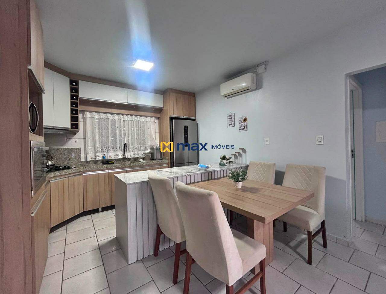 Casa à venda no Meia Praia: 