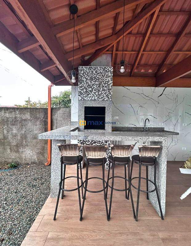 Casa à venda no Meia Praia: 