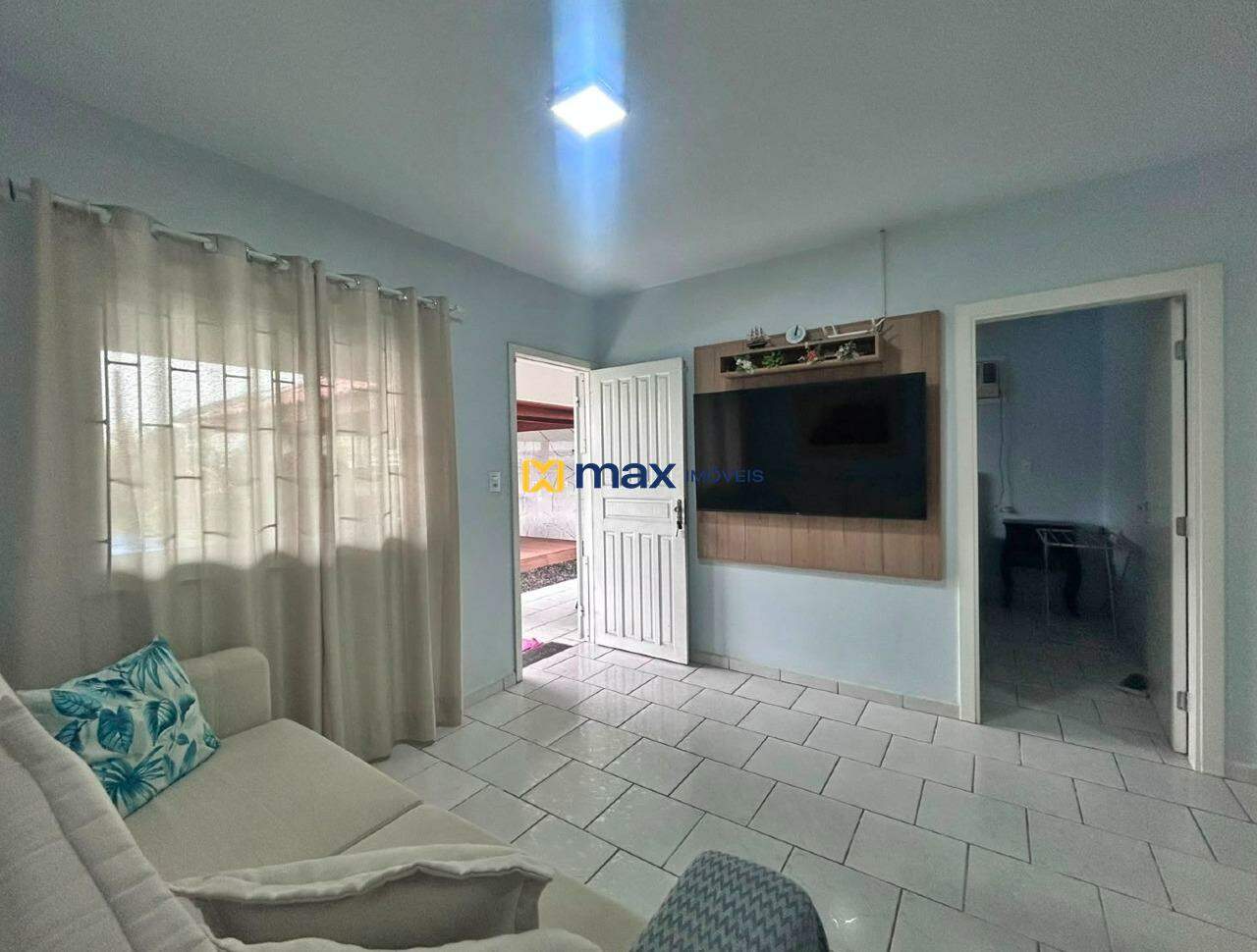 Casa à venda no Meia Praia: 