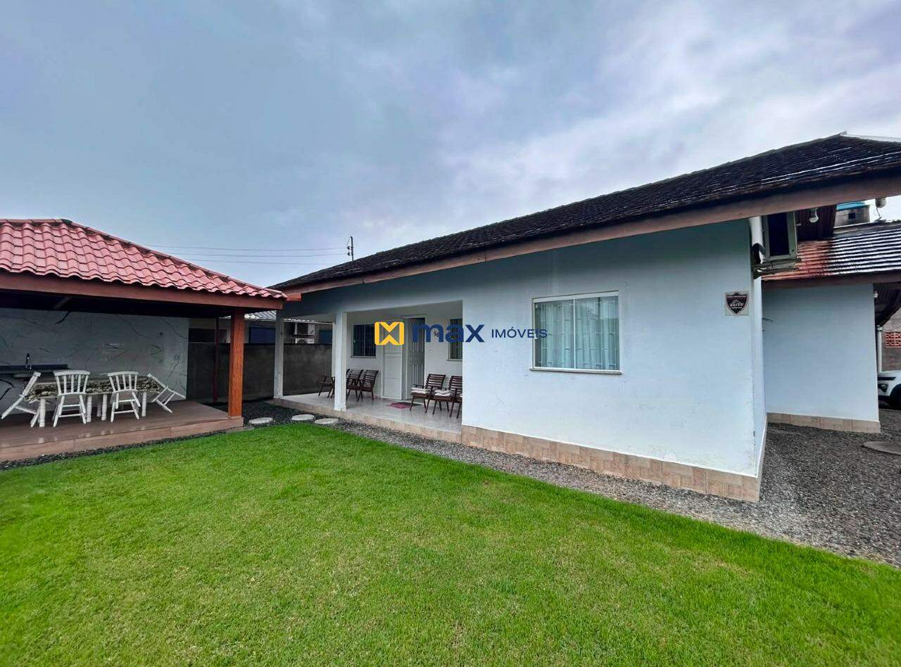 Casa à venda no Meia Praia: 