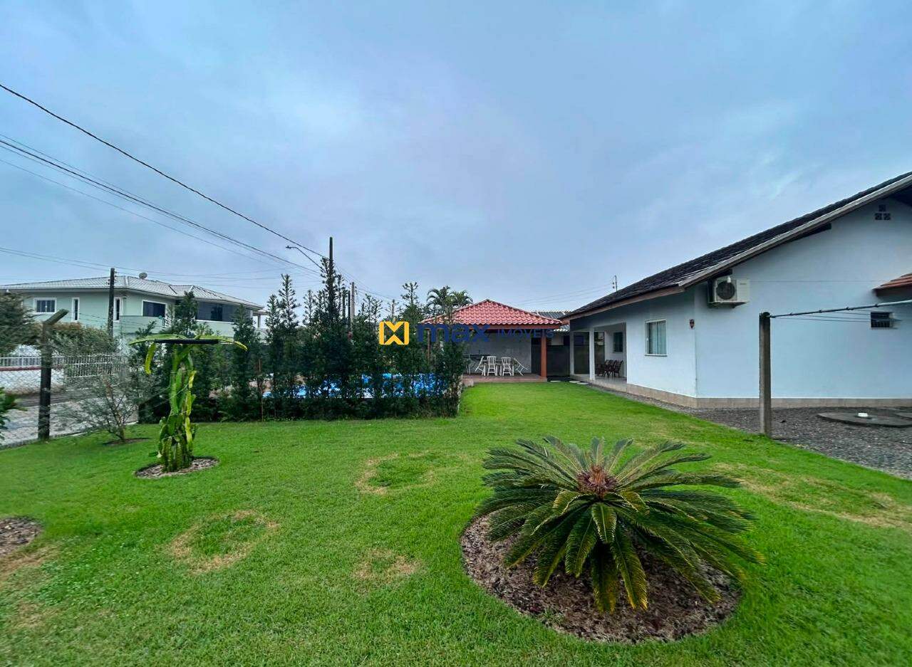 Casa à venda no Meia Praia: 
