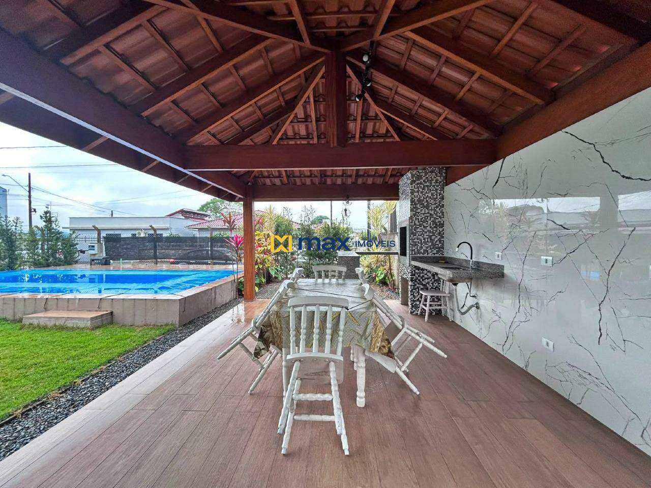 Casa à venda no Meia Praia: 