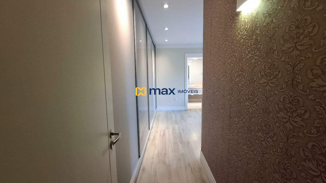 Apartamento para aluguel no Centro: Entrada da suíte principal